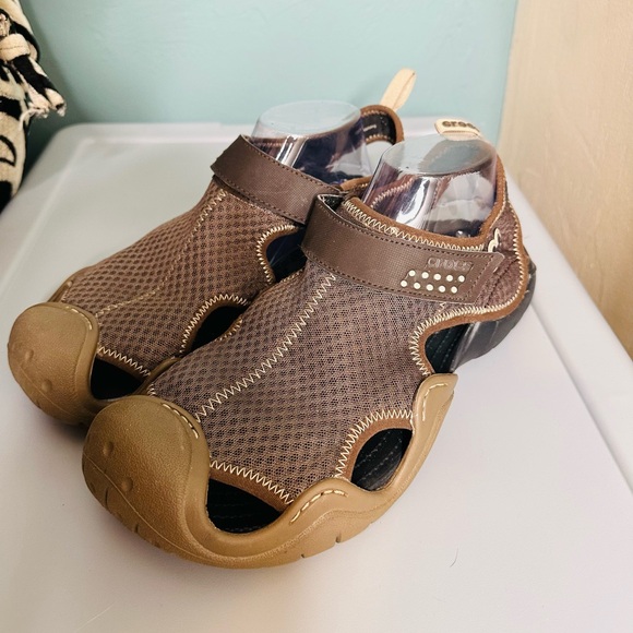 Crocs Swiftwater Disney Men’s Mickey Mouse Sandals 203571 Brown Mesh Shoes Sz 10 main image 8